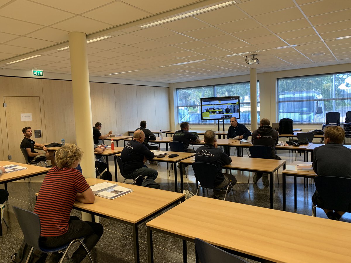 De niveau 4 opleiding Restauratie Timmerman van #NCE Nederlands Centrum Erfgoedopleidingen nu ook bij ons in huis! We gaan uit van een lange samenwerking.