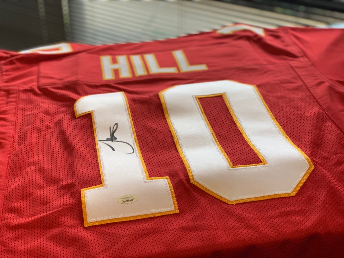 TSEKansasCity's tweet image. If @cheetah scores a touchdown today, we'll give away a Tyreek Hill autographed jersey to someone who retweets this tweet AND follows us!