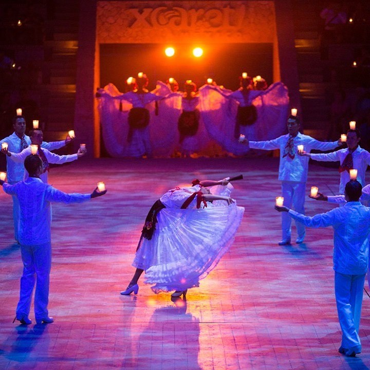 🌹🕯️✨ Con Traje Jarocho y armonía de cuerdas, Veracruz nos regala un cuento clásico de seducción y magia, contado a través de danza clásica: "La Bruja".
💜 si lo has disfrutado en Xcaret México Espectacular.
#VitaminaX https://t.co/84fjAJtGpn