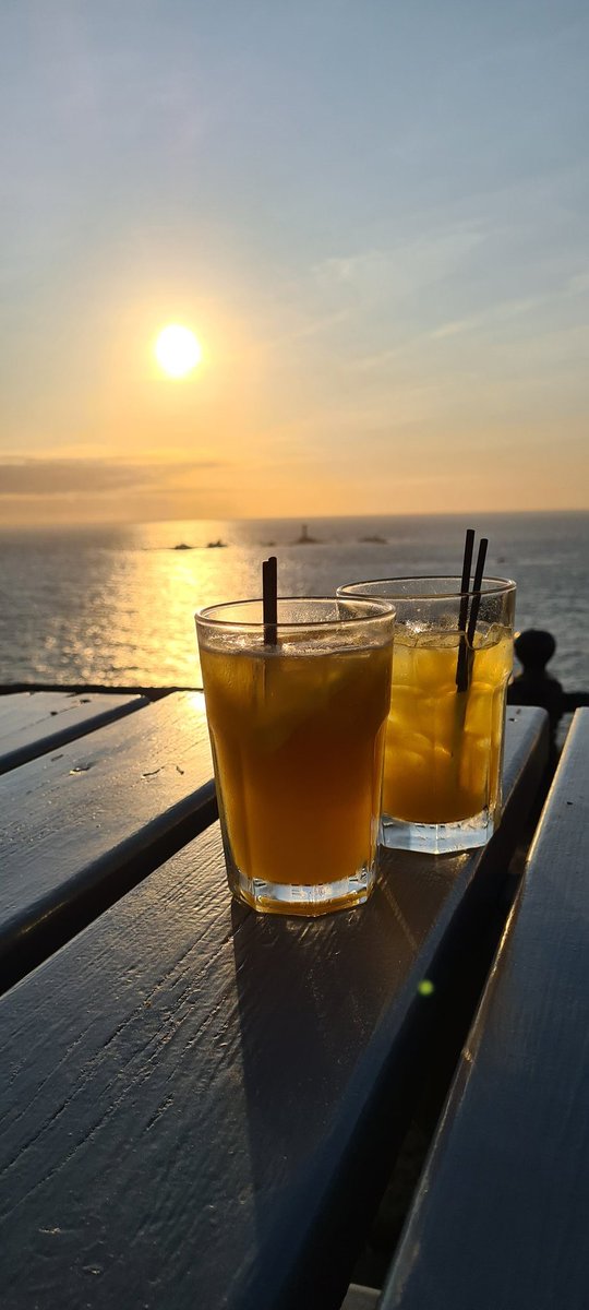 MarieMcglinchey's tweet photo. When you've had a great holiday and you don't want it to end, what do you do... extend it for another week. Sod chemo (well at least for another week) #feelingnormal
#retired #cornwall #makingmemories2020 #makingeachdaycount #livingwithcancer https://t.co/XxbwBX7xyh