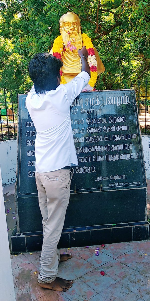 EdisonKodi's tweet photo. என்றும் ஐயா அவர்களின் வழியில் நான்...✊

#கடவுளை_மற_மனிதனை_நினை...🖤♥️

#பெரியார்_142 https://t.co/aP5MU4eayz