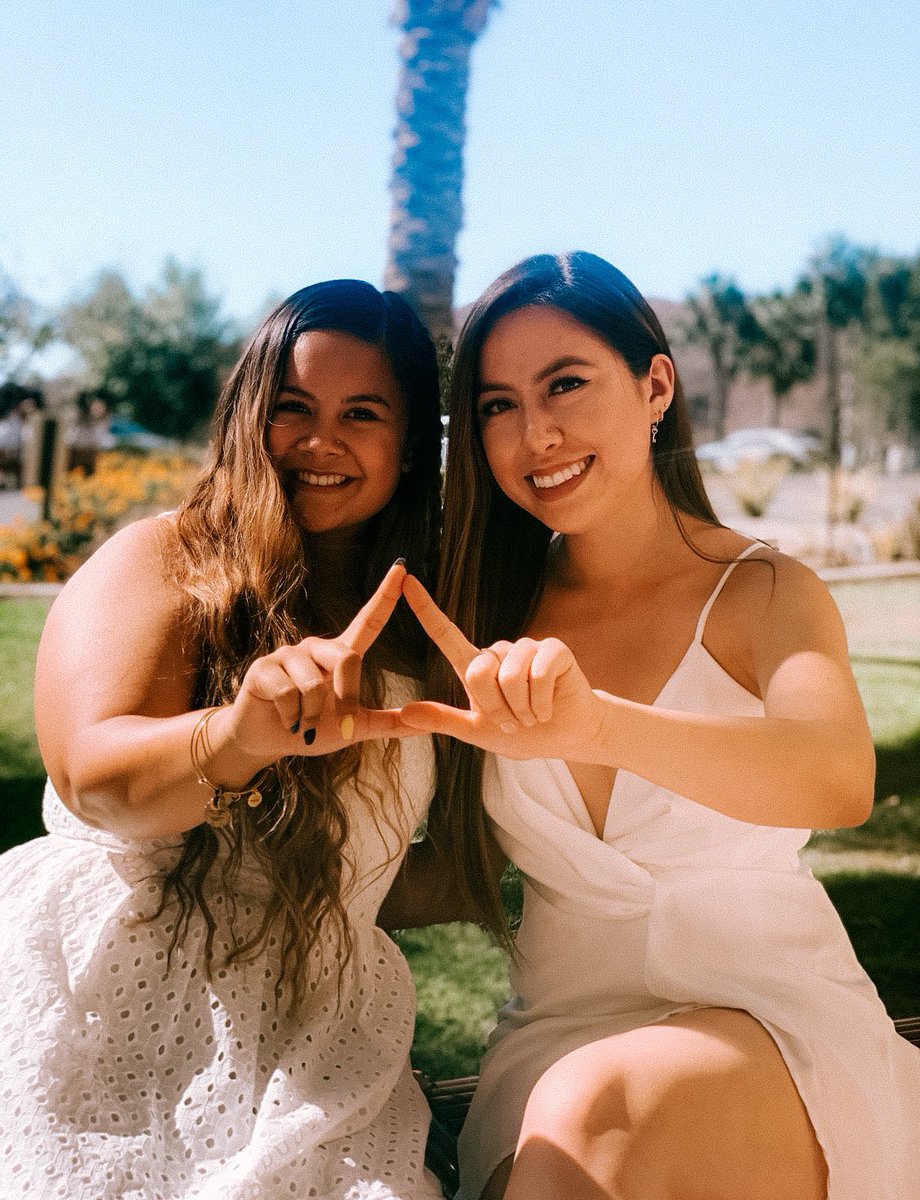 Big / Little duos are one of the best parts of greek life! We cannot wait for our new members to get their bigs soon💛.