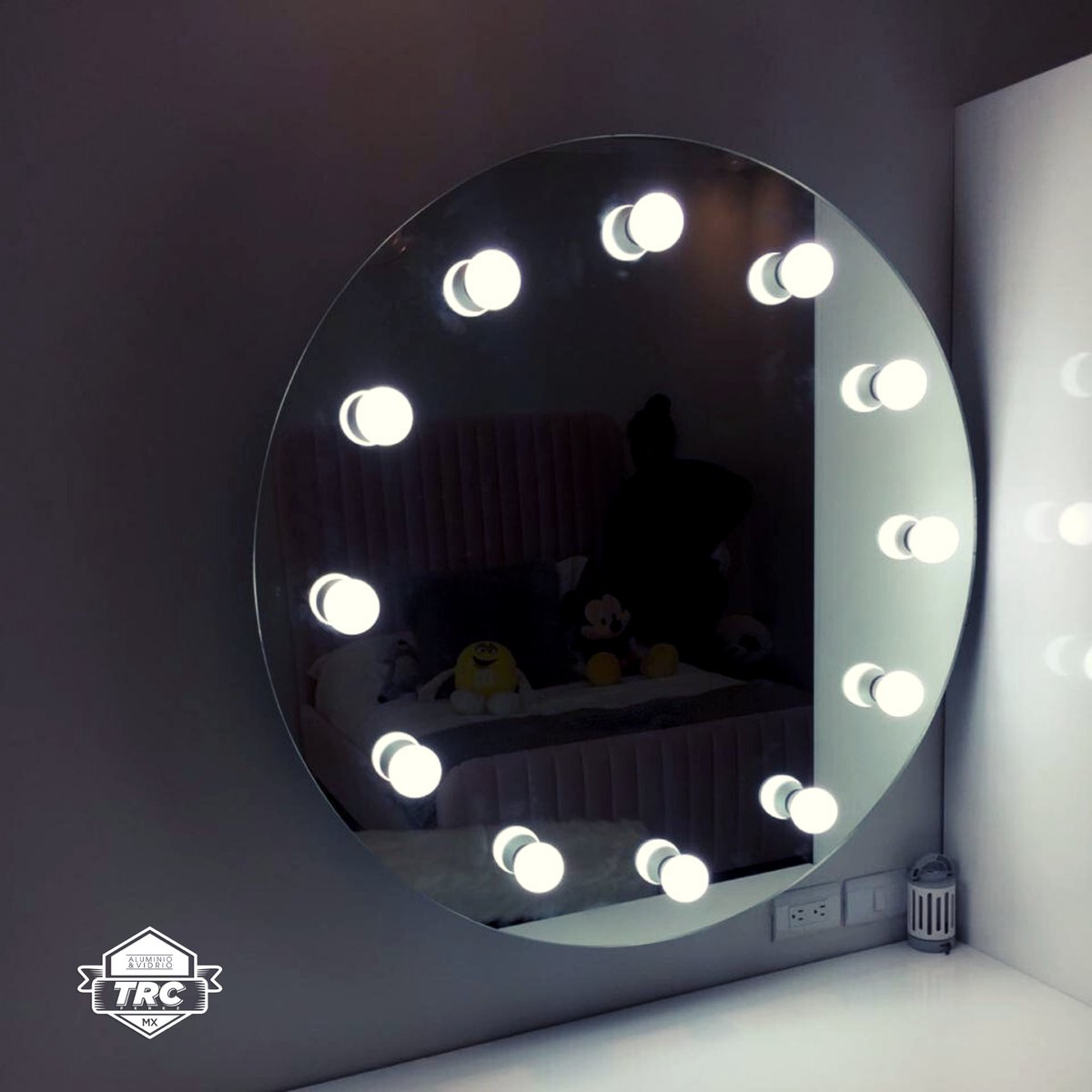 ayvtrcperez's tweet photo. Las tendencias desaparecen, el estilo es eterno ✨ 

#espejos #espejoshollywood #espejo #espejosdecorativos #mirrorselfie #mirror #MIRRORS https://t.co/G95Et46y1C