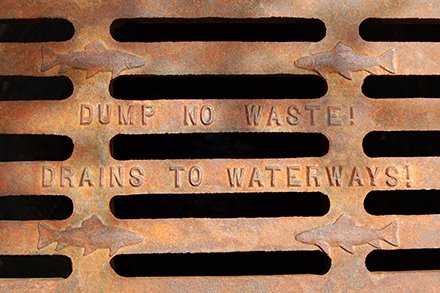 OttawaBylaw's tweet photo. Do you have a pool? Know how to drain responsibly. BLRS and #OttRiver thank you. https://t.co/GQ0PuExTmy #OttCity https://t.co/mbMUaIKis5