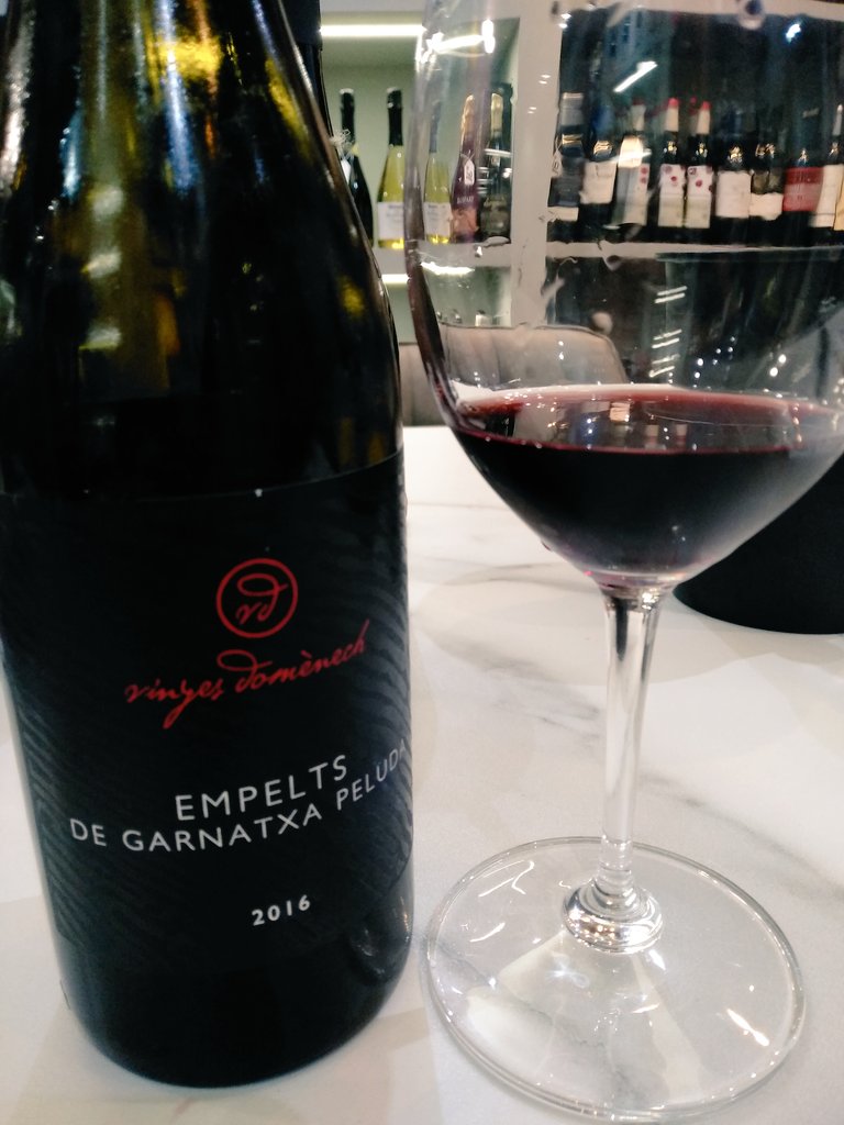 Boig per la garnatxa 🍇, salut i vi!
<a href="/VinyesDomenech/">VinyesDomenech</a>

#GRENACHEDAY2020
#winesandcopas
#equipowinesandcopas