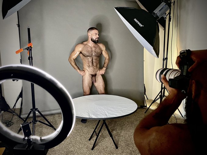 2 pic. Omg that ass!!! Bam! @rickylark1n @leofortexxx Awesome shoot guys ???? https://t.co/1n8dQPaxx