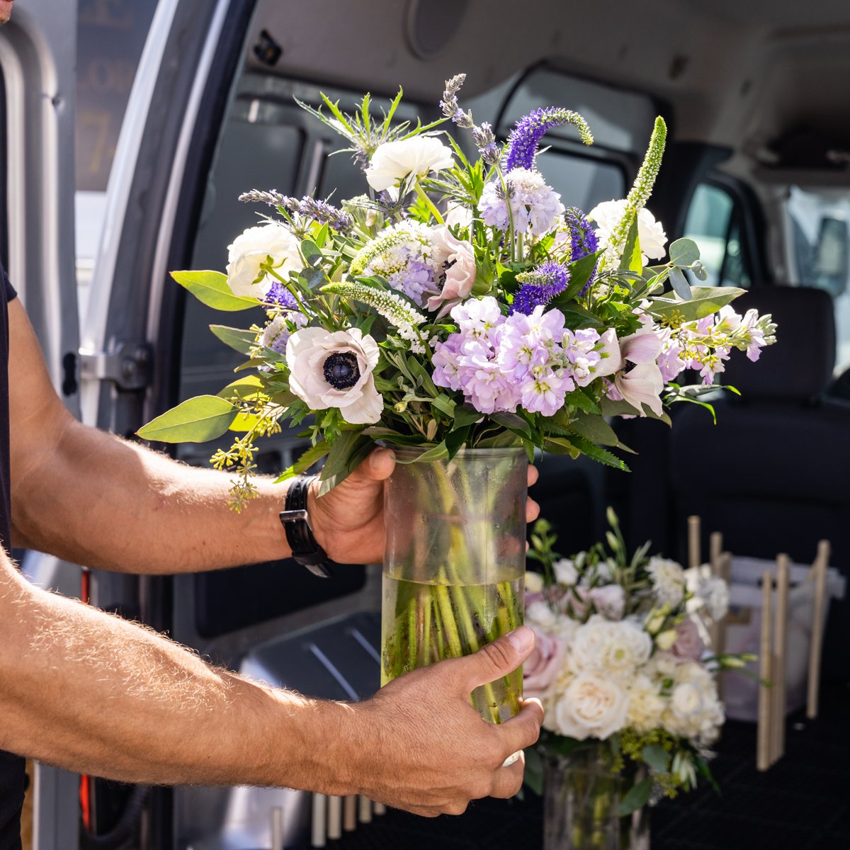 When we deliver your flowers, we always take the utmost care so that your arrangement arrives in flawless condition.