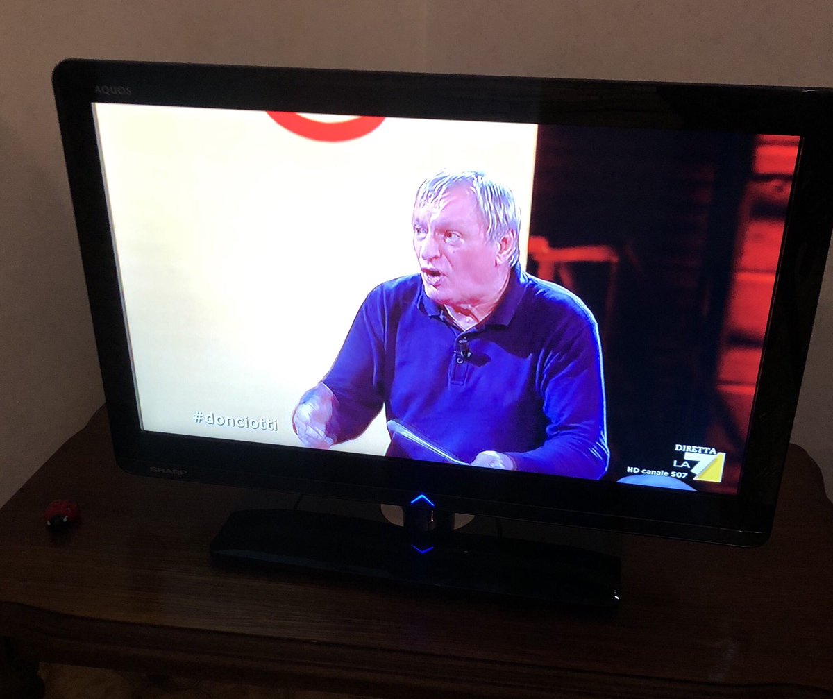 MariaC_DeBlasis's tweet photo. Grazie #DonCiotti per aver parlato dell’importanza dell’#educazione! E grazie per la tua passione, la tua verità... con la speranza che non si spezzi mai quel filo dell’amore ♥️ #propagandalive https://t.co/Dt612NzZhc