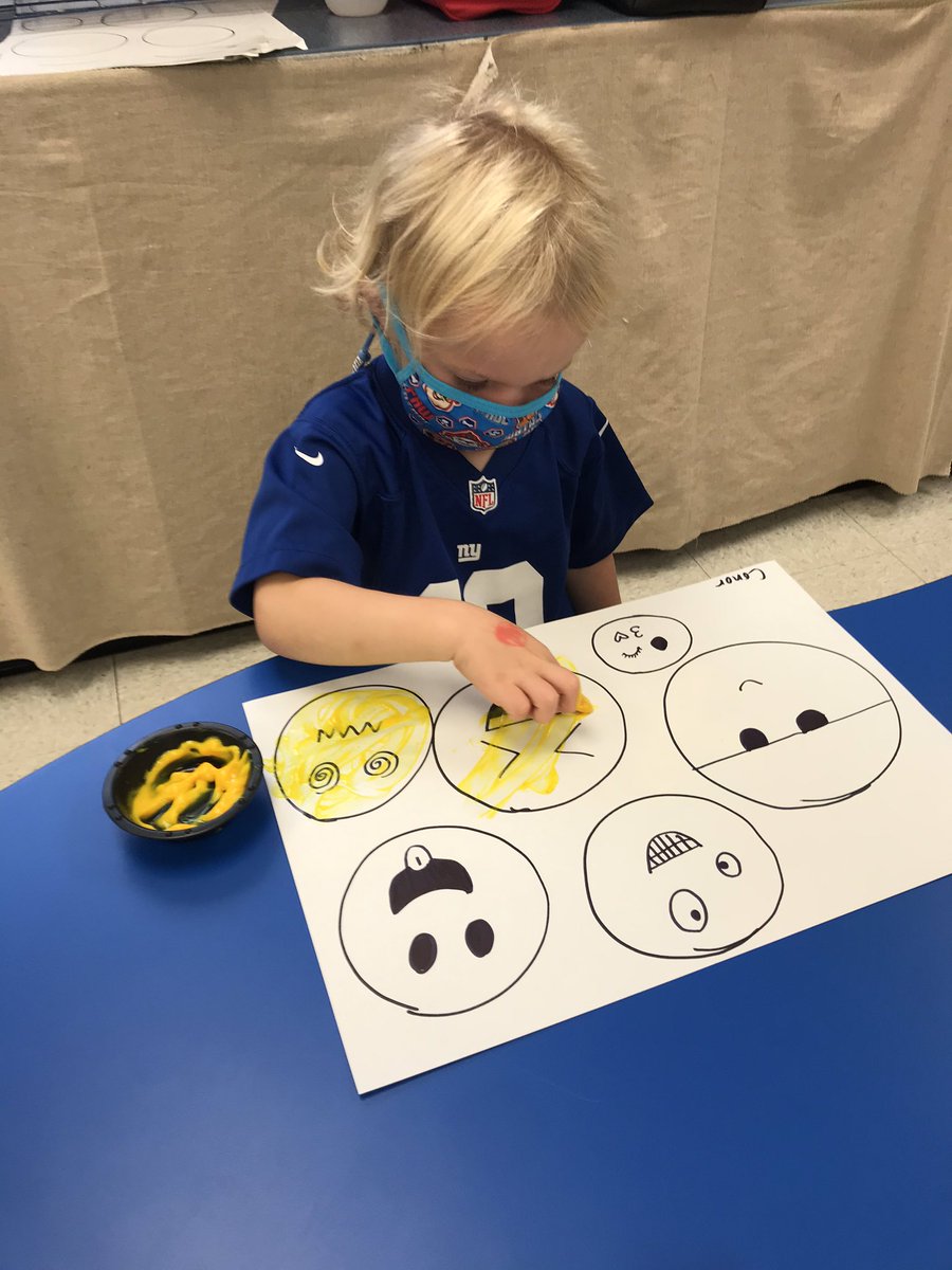 slevin_prek's tweet photo. Did you know emojis are circles? We did a great job painting inside the lines! ππ€ͺπππ€© #shapeoftheweek #fhleads https://t.co/k2wUIFKP7Z