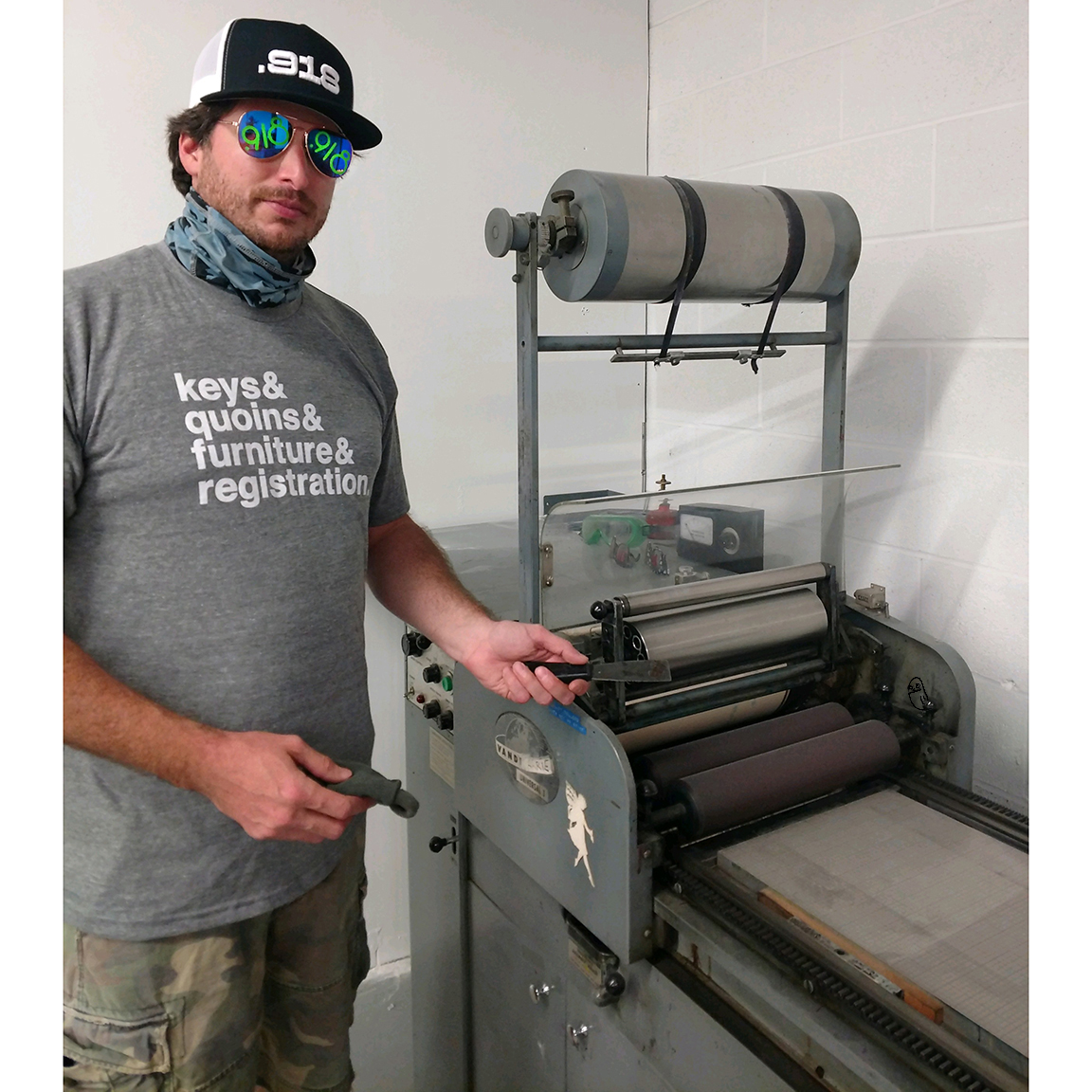 letterpress's tweet photo. Our Outfit Of the Day (OOTD) is an ode to the idea that you can’t have too many tools and there’s no such thing as too many pairs of sunglasses. Wear your 918 attire any day you like. Enjoy letterpress day for Friday September 18th.
#typehighday #letterpressday #918day #print https://t.co/NOrQ66ykk6