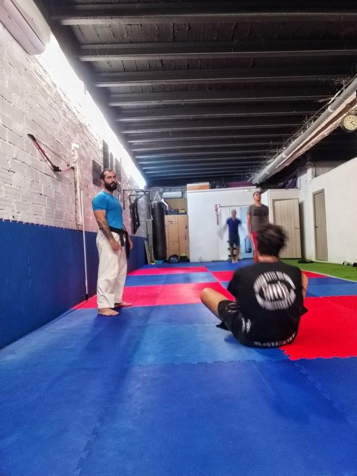 Academia ronin vuelve abrir sus puertas. Con las nuevas normas de seguridad volvemos al dojo  #Kenpo<a href="/tag/mma"class="tags"><span>#mma</span></a><a href="/tag/jiujitsu"class="tags"><span>#jiujitsu</span></a><a href="/tag/muaythai"class="tags"><span>#muaythai</span></a><a href="/tag/kravmaga"class="tags"><span>#kravmaga</span></a><a href="/tag/kenpo"class="tags"><span>#kenpo</span></a>