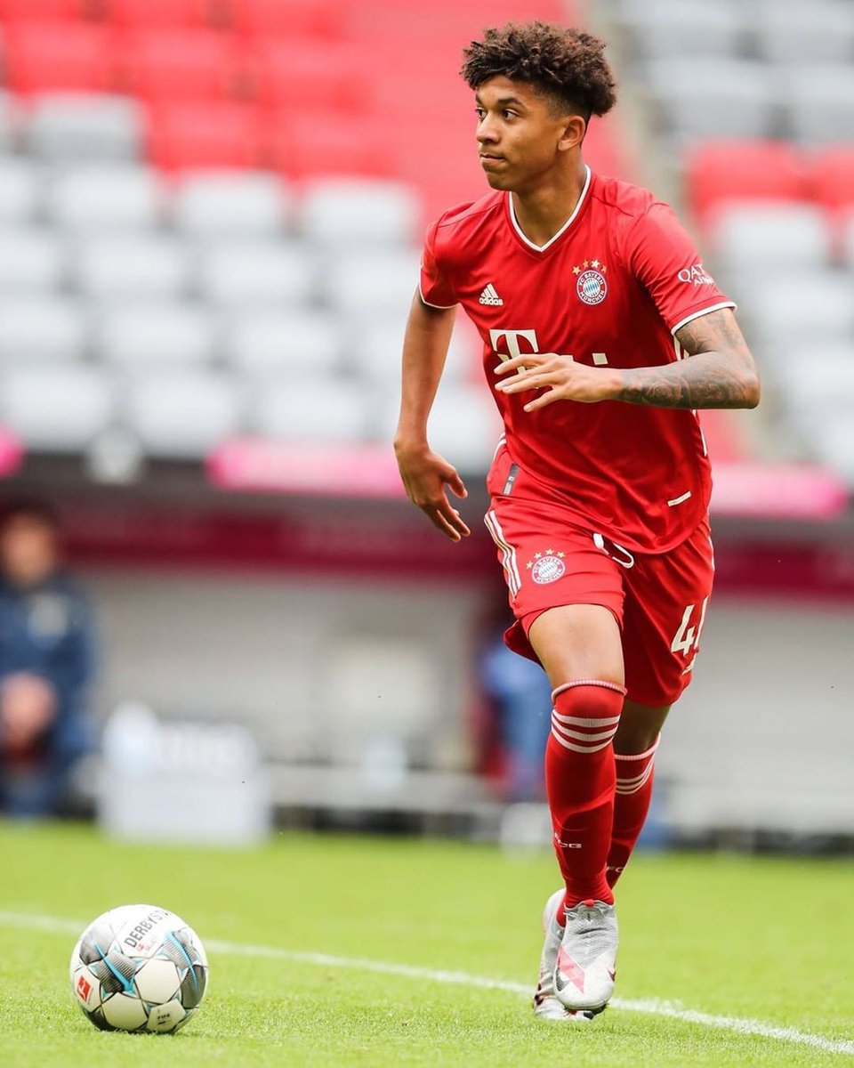 Look who it is! 👋

RT to welcome <a href="/eastmamba/">chris richards</a> to the game!! 🇺🇸

#MiaSanMia