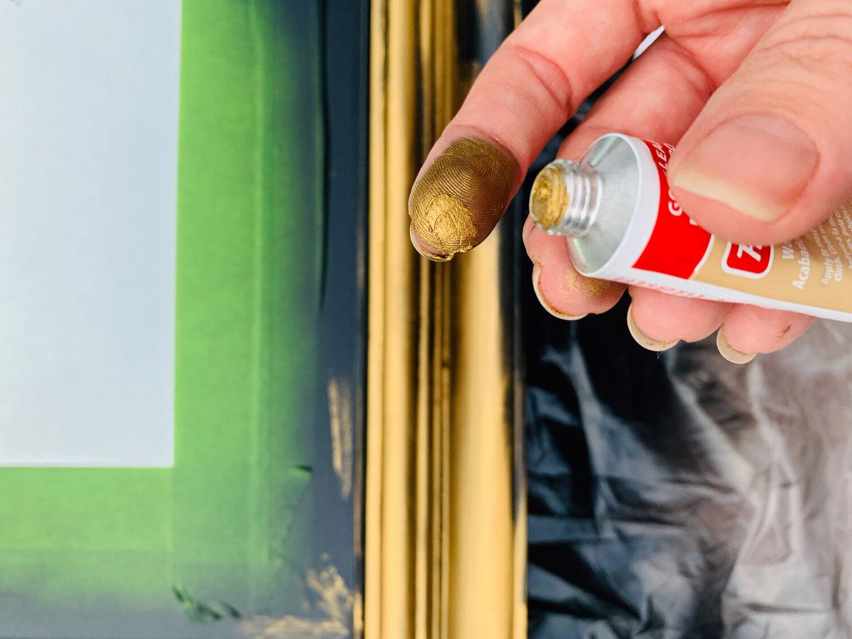 DesignConfetti's tweet image. A curbside find that I lugged back to my tiny Boston apartment, this giant vintage mirror has been with me for a decade and found it's way into seven different homes. Here's how I gave it a new finish; that feels like it's been there all along. 
buff.ly/3ccC2fD #diy