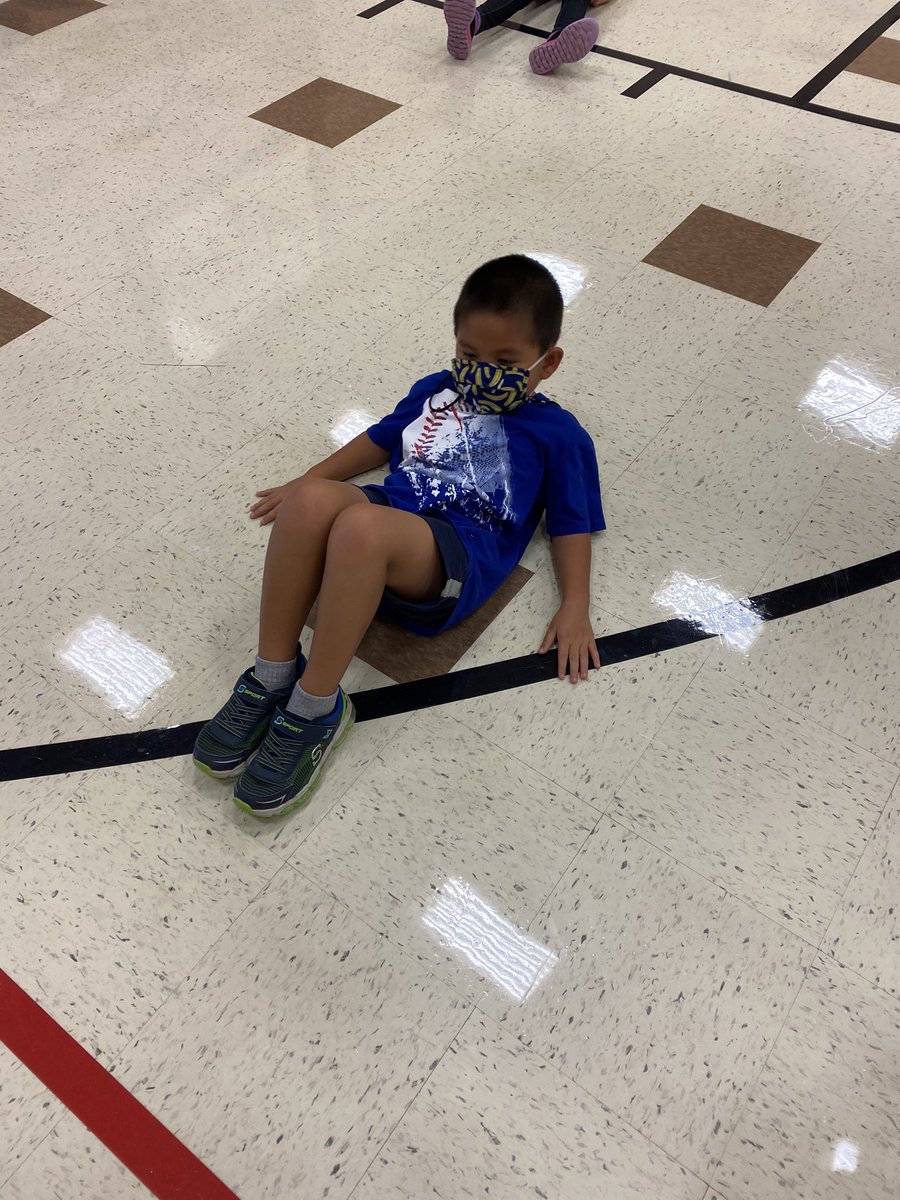 mornperocks's tweet photo. I have missed all our Morningside kiddos. Glad I get to see them in person. After 6 months off we are working hard and getting back in shape while social distancing. I keep forgetting to take pictures, but here’s a few from warm-ups. @MorningsideES @MsHollyShelton https://t.co/01IOhiY4fR