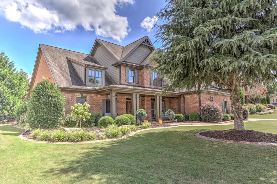 This beautiful home went under contract in less than 24 hours! Are you ready to sell? I'd love to help! #bufordga #georgiarealestate #realestate #livingdownsouthrealty
#livingdownsouthwithamy #northgeorgiarealestate
