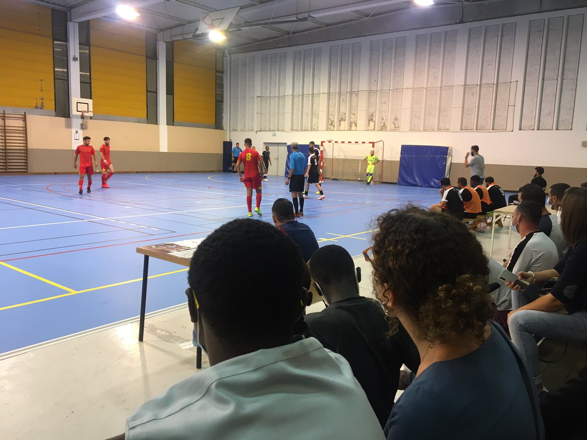 loiseau_celine's tweet photo. Premier match de saison pour l’équipe régional 1 de futsal @AS_LN contre Le Mans FC. 
Très belle saison à vous. 👍⚽️
On croise les doigts pour la montée. https://t.co/PZwbZ3jfR0