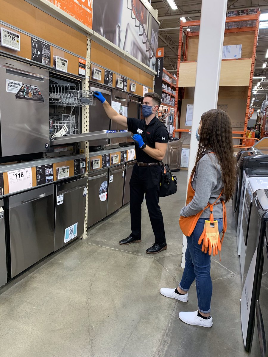 Nicholas from Bosch giving appliances specialist one on one product knowledge. Thank you Nicholas  #knowledgeisthekey ⁦<a href="/KuhrJeff/">Jeff Kuhr</a>⁩ ⁦<a href="/JamesElkinsHD/">James Elkins</a>⁩