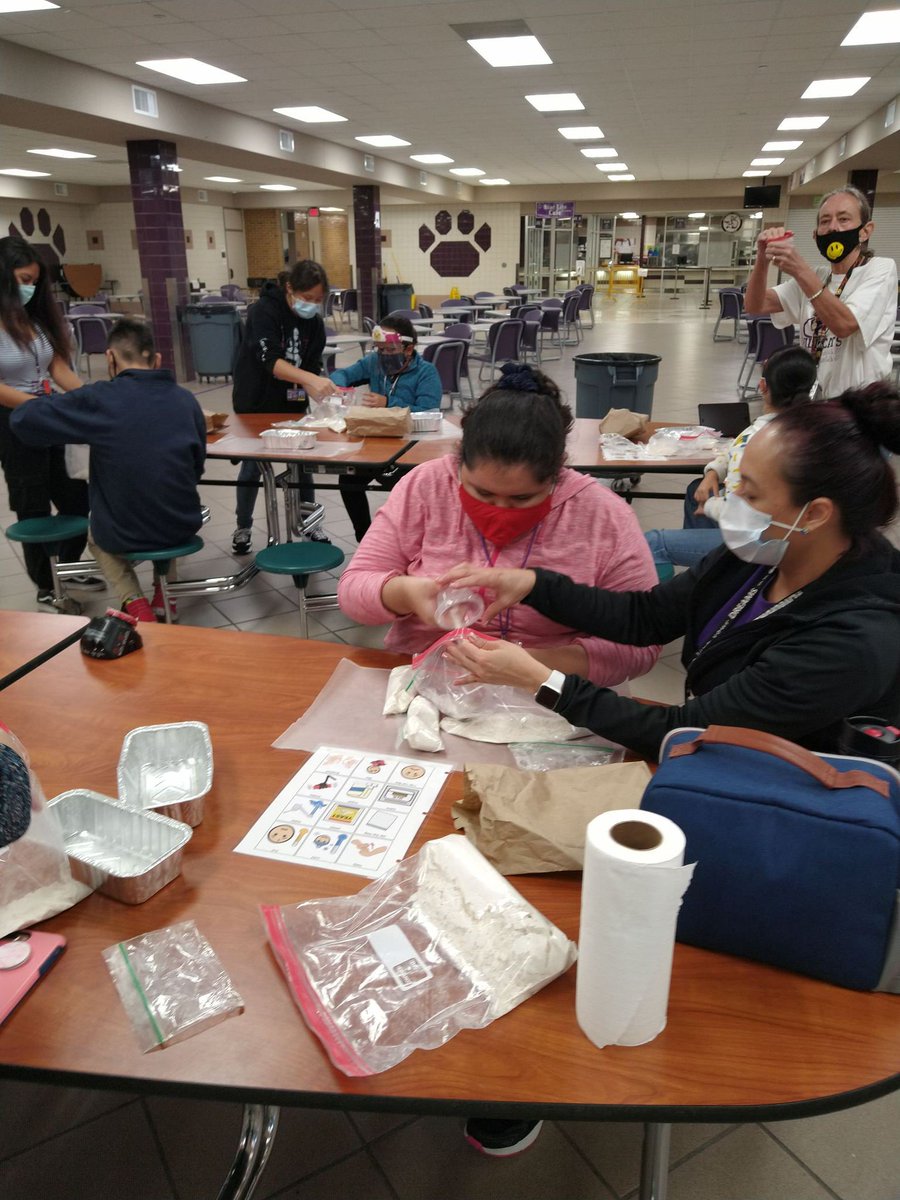 LauraStokes_hhs's tweet photo. #ExcelTogether HHS life skills students studied anaerobic respiration in yeast by making bread in a bag. It smelled delicious as it was baking. Great job everyone! https://t.co/1rykmnS675