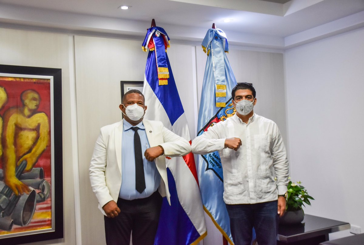 caasdrd's tweet photo. Nuestro director general, Felipe Suberví @fellitosubervi , recibió la  visita de cortesía del senador por la provincia Santo Domingo, Antonio Taveras, y del alcalde del municipio San Antonio de Guerra, César Rojas, para tratar temas de interés sobre el servicio de agua potable. https://t.co/Kt6ubbbpjQ