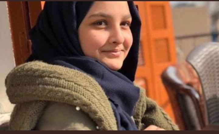 زينب بنتي ،بنتك انت، بنتك أنتِ ، بنتو ، وبنتا  زينب وردة بعمر ال ١٤  ضحية     جريمة وحشية . لازم نخاف ع ولادنا مين بيحكوا مين بيعرفوا لوين يروحوا وشو بفكروا . بس لمرة لمرة يتنفذ الحكم بالجاني ليكون عبرة وما تتكرر الجريمة بزنيب تاني  ببنتي وبنتك وبنته وبنتها 😔😔😔😥😥💔💔