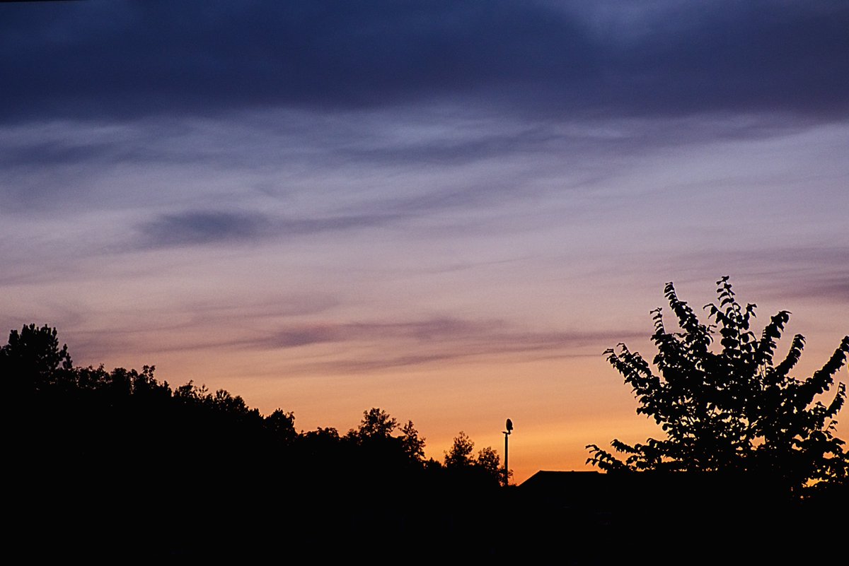 ccbigcam's tweet photo. Sunset tonight 19:30pm
How quickly are the nights drawn in ☹️
#Sunsets #FromMyWindow
#LockdownSunsets
#sunsetphotography
@StormHour @LensAreLive
@ThePhotoHour
#WeatheringWithYou #WeatherWatchers https://t.co/peoZP85vjD