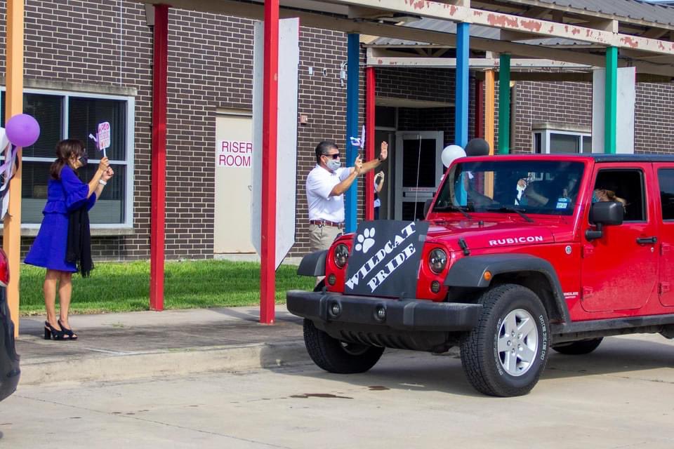 WeslacoISD's tweet photo. Hey WISD Families, in appreciation of all their service, Weslaco ISD honors all-district librarians with a parade! #WISDOnlinestrong #wisdtherightchoice https://t.co/GdqBRGKVyx