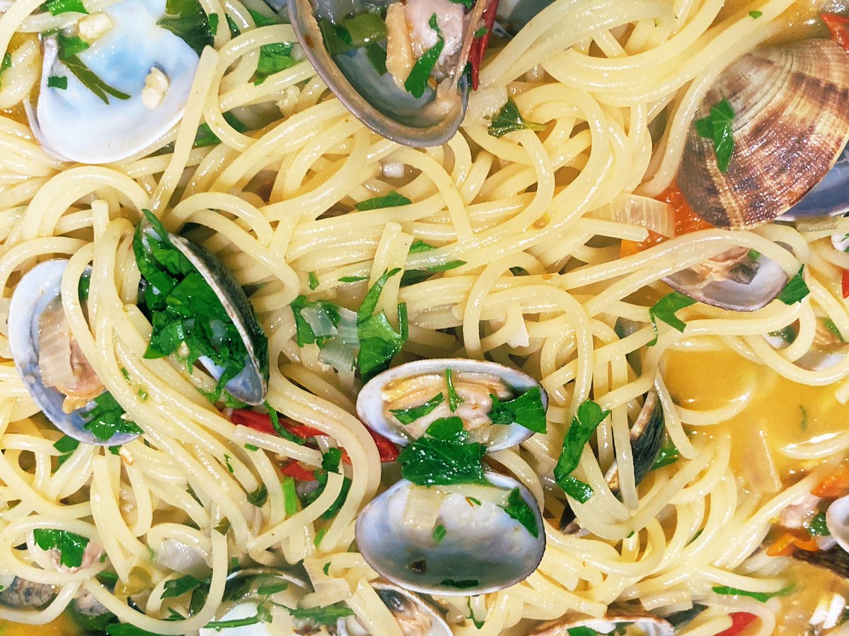 simonjveardley's tweet image. Presentation might need improvement and perhaps the parsley could be chopped finer but this dish of pasta with #clams (courtesy of @bricklandsfish) was tasty! #SimpleSupper