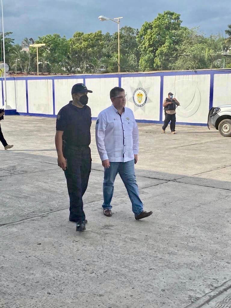 HGutierrez_M's tweet photo. Los esfuerzos coordinados para hacer frente a la incidencia delictiva en Veracruz, no serían posibles sin el compromiso y entrega de cada una de las y los trabajadores de nuestra corporación, este día visité las instalaciones de la Delegación de la @SP_Veracruz en Poza Rica. https://t.co/9hOgZNIKpx