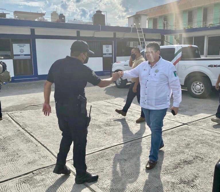 HGutierrez_M's tweet photo. Los esfuerzos coordinados para hacer frente a la incidencia delictiva en Veracruz, no serían posibles sin el compromiso y entrega de cada una de las y los trabajadores de nuestra corporación, este día visité las instalaciones de la Delegación de la @SP_Veracruz en Poza Rica. https://t.co/9hOgZNIKpx