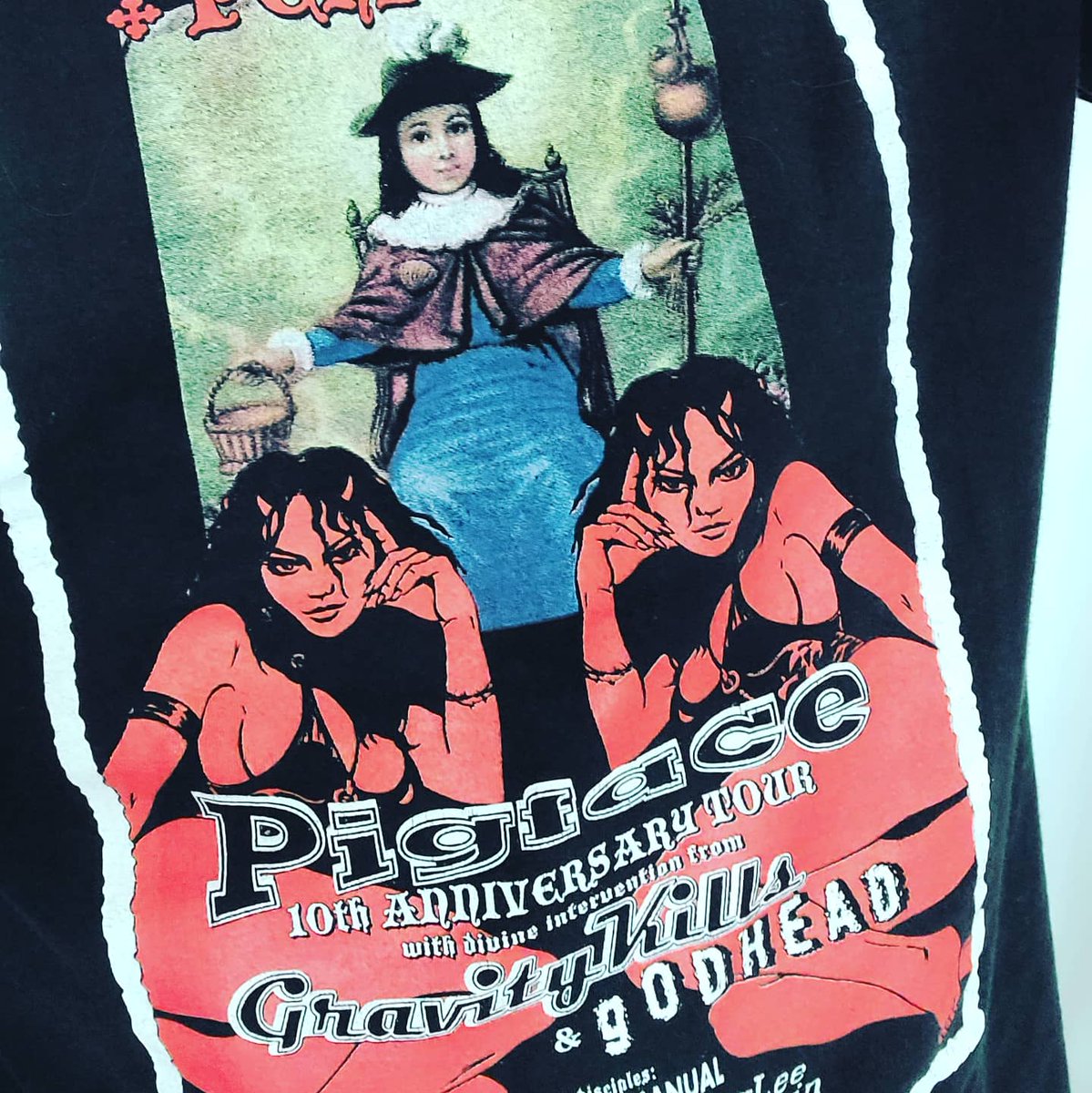 ProGiggin's tweet image. Divebomber, a minute longer &amp;amp; I want another hit

.@marteeeen #pigface #vintage #ootd