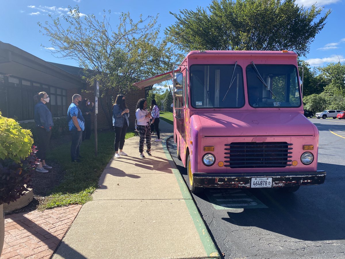 Kristin__Neu's tweet photo. This is the sweetest way to end a week! 🧁 Thank you to our PTO! 💚 #kip109 https://t.co/loeb1ZtFm4