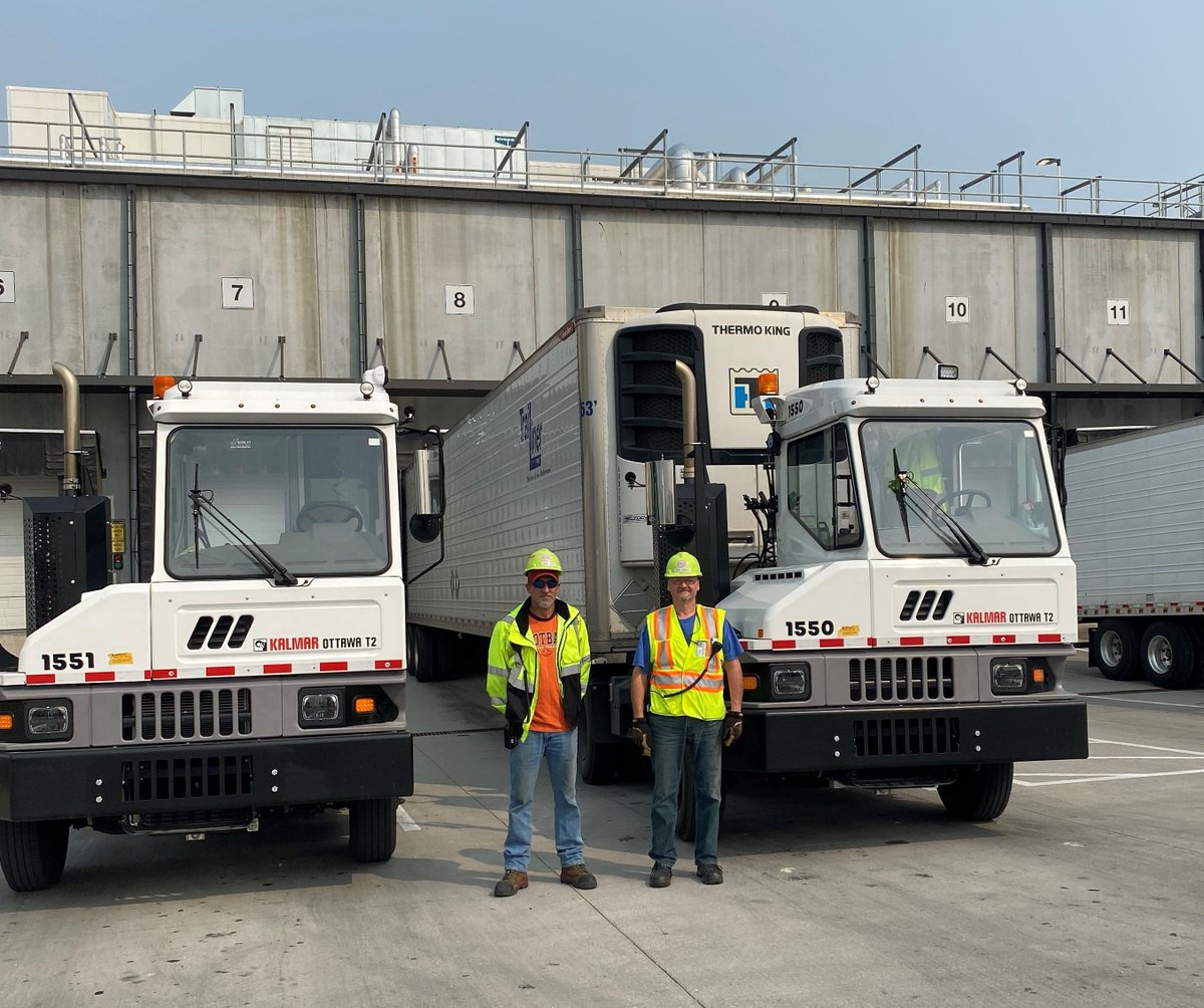 Lincoln_Premium's tweet photo. It’s National Truck Driver Week and WE LOVE OUR TRUCK DRIVERS!  Everyone please take a moment to thank a truck driver.  They are vital to our food supply chain! #LPP #lincolnpremiumpoultry #NationalTruckDriverWeek  #WeAreEssential #MeatCanBeHeroes https://t.co/ZyaOUTo7c4