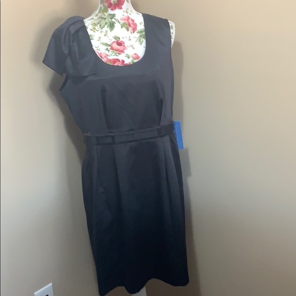 TweeterPSexton's tweet image. So good I had to share! Check out all the items I'm loving on @Poshmarkapp #poshmark #fashion #style #shopmycloset #newlook #verawang: posh.mk/snHCdvLdT9