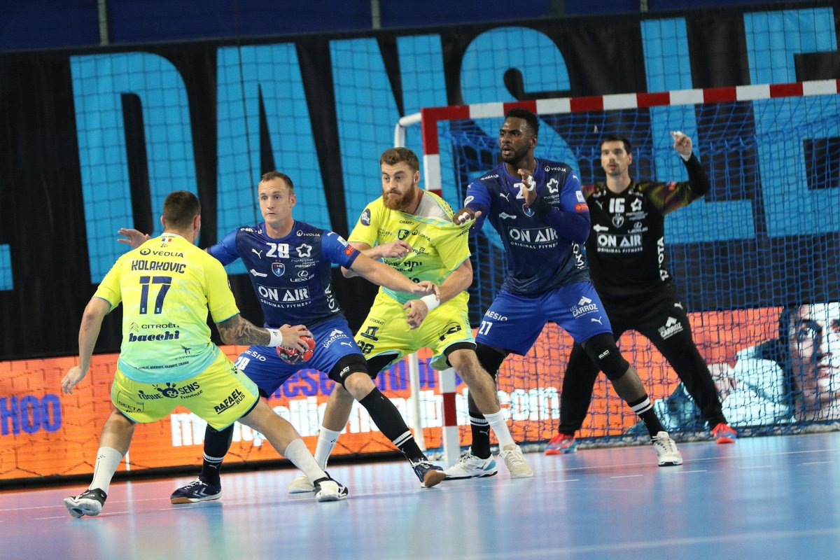 mhbofficiel's tweet image. [#Amical]
🤩 Devant le maire de @montpellier_ , le préfet de l&apos;Hérault et tous les partenaires du club, le MHB remporte son ultime match de préparation face à @SRVHB !
✒️ Le résumé, les stats, la réaction ➡️bit.ly/2EdiETa