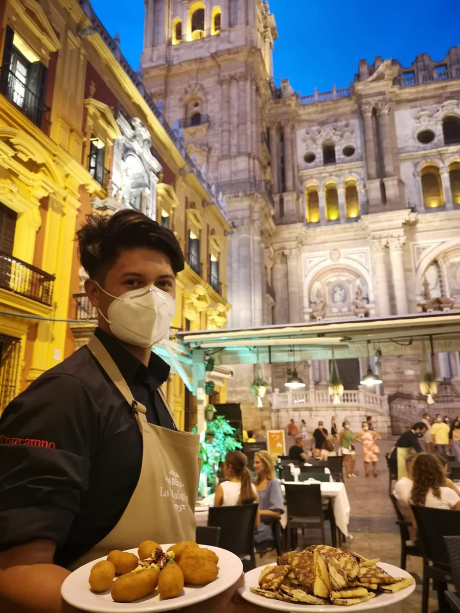 Al final se nos ha quedado buena la noche, para disfrutar de la gastronomía Malagueña con Sabor a Málaga 💙💙

#Malaga #gastronomia #Terraza #SaborAMalaga #FoodPasion #restaurante #weloveMalaga <a href="/SaboraMalaga/">Sabor a Málaga</a> <a href="/MahosMlg/">MAHOS Málaga</a> <a href="/malgdemisamores/">Málaga de mis amores</a>