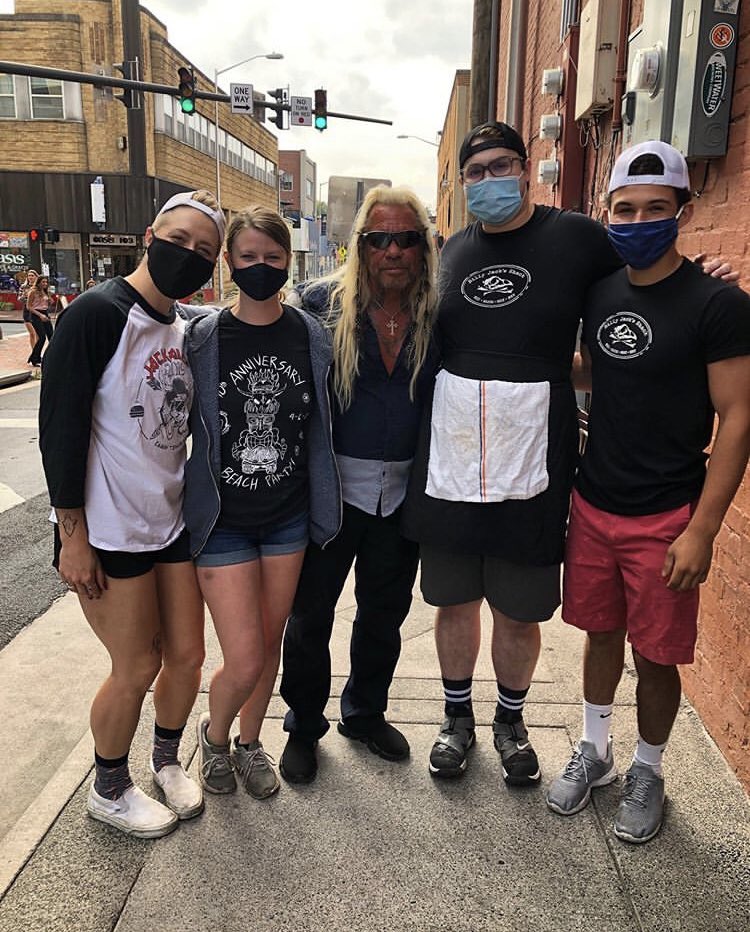 JMUBarstool's tweet photo. 🚨(a more important) BREAKING: @DogBountyHunter spotted at @BillyJacksShack this afternoon https://t.co/NOo4wIMjR7