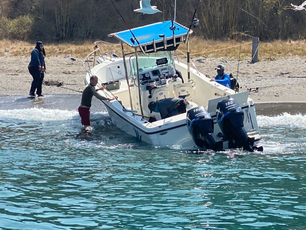 LACoLifeguards's tweet photo. [Catalina Island] - @lacolifeguards Baywatch Isthmus crews responded to a vessel taking on water that had run aground to avoid sinking. All 3 POB safely made their way to shore with no injuries reported. https://t.co/mfcXEn2E4L