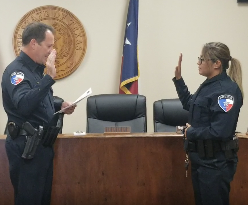 JarrellTxPD's tweet photo. Jarrell PD was happy to swear in our newest officer today - welcome Officer Amy Estrada! Congratulations! https://t.co/crJegxQiPE