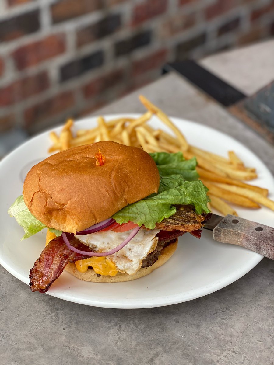 Don’t you ❤️ it when #nationalcheeseburgerday 🍔 falls on a #friday? And beer just so happens pair deliciously with cheeseburgers 🍺. But you already knew that.
This work week is almost officially over! #builttobrew #EatLocal #foodie #chef #abqfood #brewpub #supportlocal #nmbeer https://t.co/e4xMfXVkYp