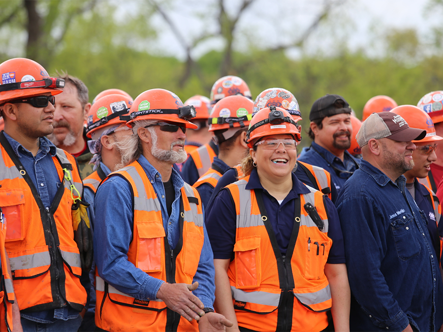 tdindustries's tweet photo. Happy National #TradeswomenDay👷🏽‍♀️ &amp; #TradesmenDay👷🏼‍♂️, everyone! Celebrating our #TDPartners from apprenticeships to the highest level of trades, their contributions to TD &amp; our country do not go unnoticed, especially through the events of 2020. Thanks for the great work! #TDStrong https://t.co/Ym45IAmZVd