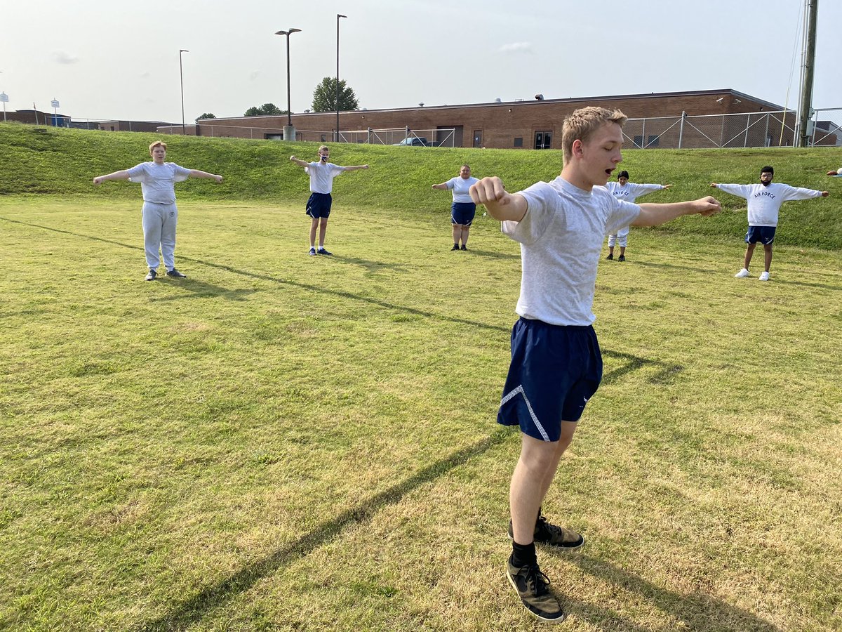 ShsafjrotcC's tweet image. Cadets burned off their Air Force cake calories before they got to actually enjoy it! #PT #goodforyougoodforme