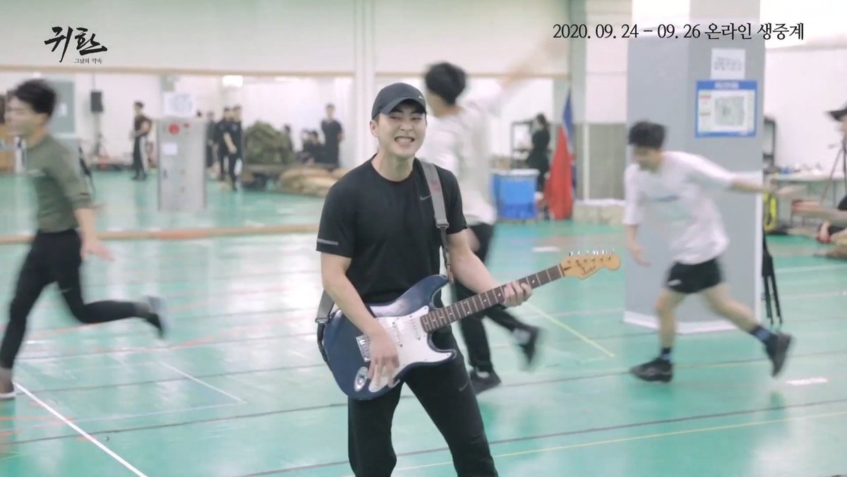 ospcy_'s tweet photo. my whole tl is full of kyungsoo and minseok update i'm not complaining 💅🏻 https://t.co/V2g2TTYDg5