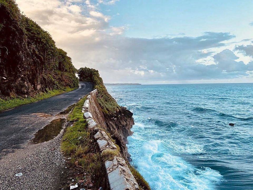 Roadtripping along Long Bay, Portland
📸: <a href="/Jacqu0/">Jack Russell</a>

#jamaica #adventureready #adventurerlife #travel #travelingram #traveling #jamaicaculture #travelingfamily #vacationing #vacationrentals #vacationhome #tourism #ochorios #villa #watersports #luxurytour