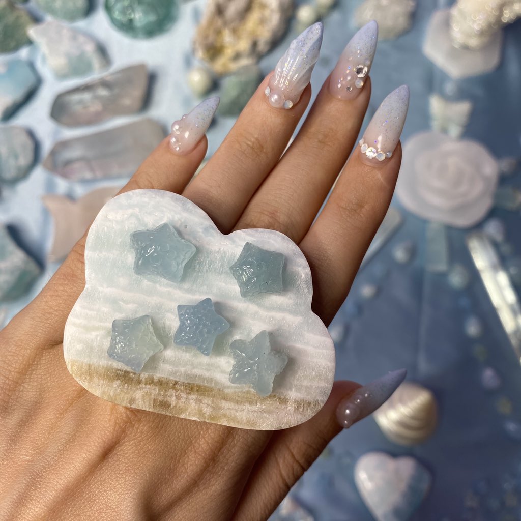 occultkitten's tweet photo. @dvsliv I connect magical souls with crystals! You can find me on IG @occultkittencollection https://t.co/trSphz05Al