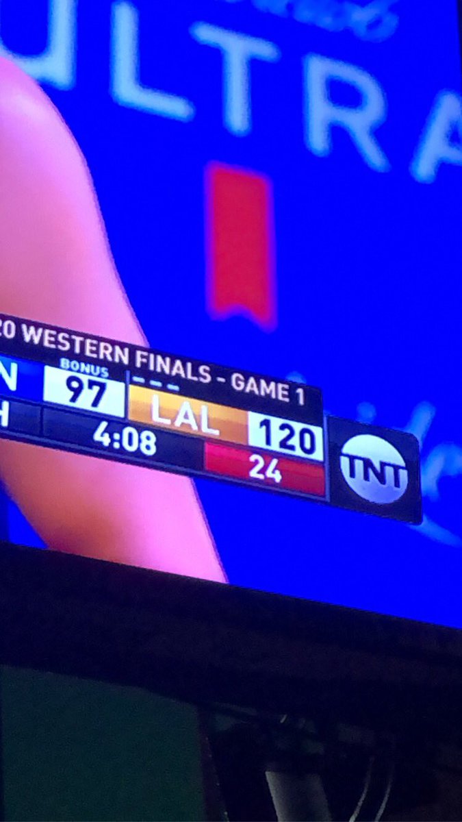 ashley_wright12's tweet photo. Oooof #lakers https://t.co/kWgHFInXrc