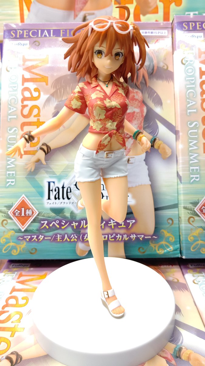 アミューズメント マンガ倉庫鹿児島店 2階アミューズメントコーナーに Fate Grand Order スペシャルフィギュア マスター 主人公 女 トロピカルサマー 入荷 トロピカルサマーの魔術礼装を装備したぐだ子のプライズが登場 令呪など細かいところも