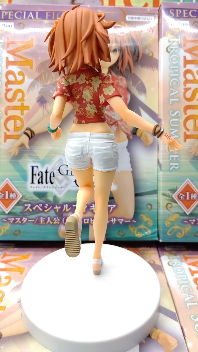 アミューズメント マンガ倉庫鹿児島店 2階アミューズメントコーナーに Fate Grand Order スペシャルフィギュア マスター 主人公 女 トロピカルサマー 入荷 トロピカルサマーの魔術礼装を装備したぐだ子のプライズが登場 令呪など細かいところも
