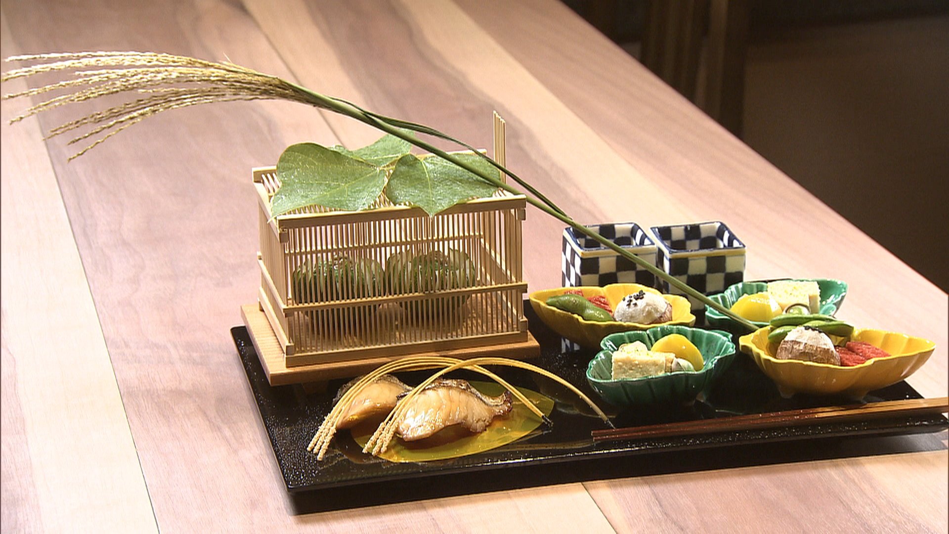 ウォッチン スタッフ 器とグルメ特集 季節を五感で感じられる懐石料理のお店 ご主人が集め大切にしてきた器は 技が光る京料理 を一層引き立てています おまかせ懐石10 000円 ディナー 京いろ おりふし 仙台市青葉区一番町4 3 22 022 216 2167