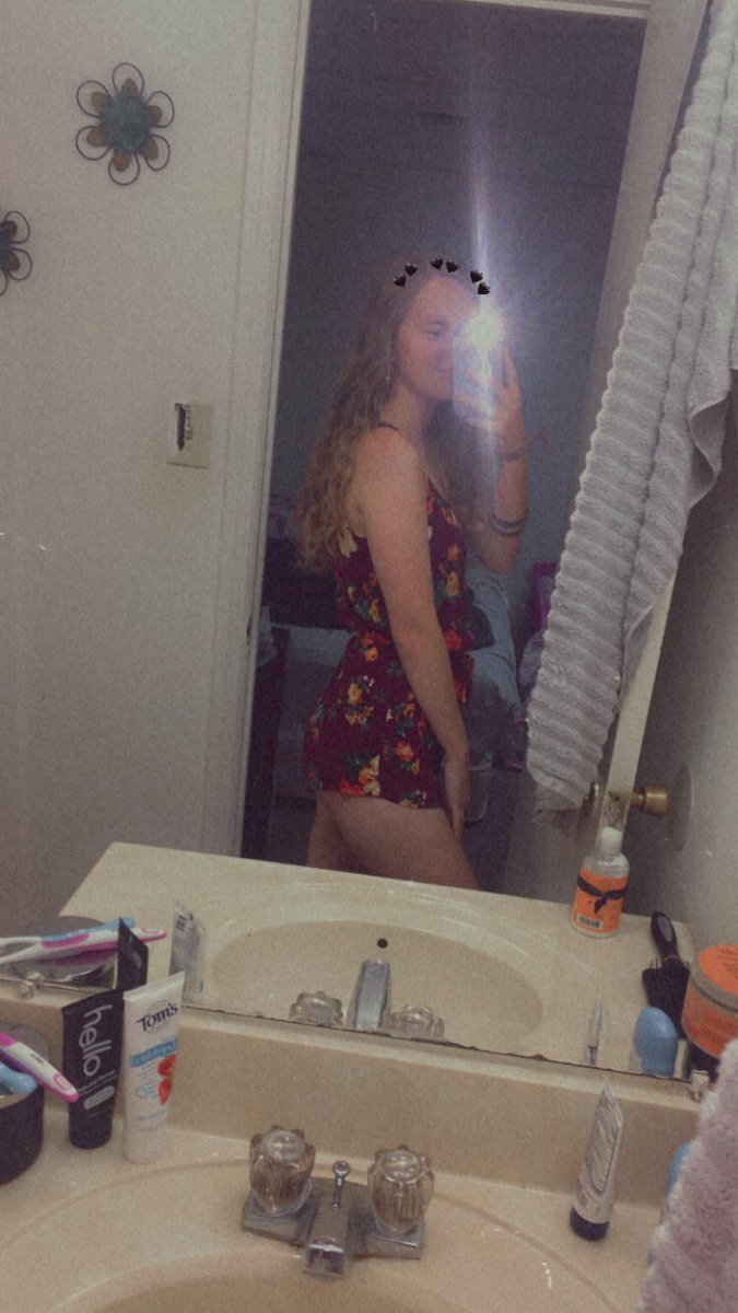 PrincesssKK's tweet photo. Ignore my messy bathroom 🤣 #mama life https://t.co/s3ojTwWng9