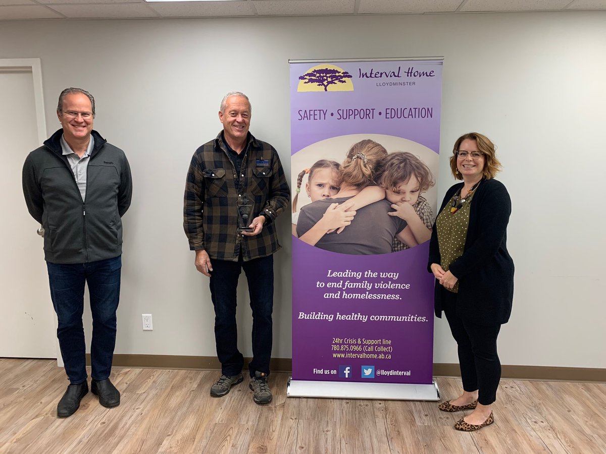 BexsonConstruct's tweet photo. Bexson Construction just received the Professional Award. It is presented to an individual or organization that through their profession have supported the Vision, Purpose and Values of all the LIHS. #lloydminsterintervalhomesociety #thankyou #communitysupport #wehavethebestteam https://t.co/rKKkriZrP3